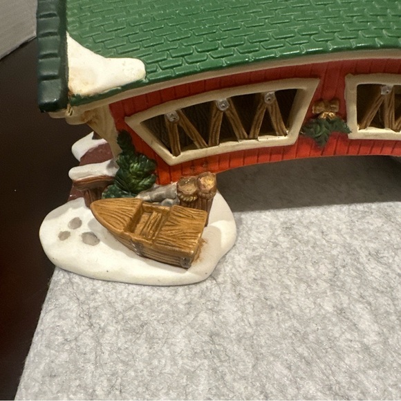 Dickens Collectables Porcelain Covered Bridge Village Accessories 1998 - Picture 9 of 14